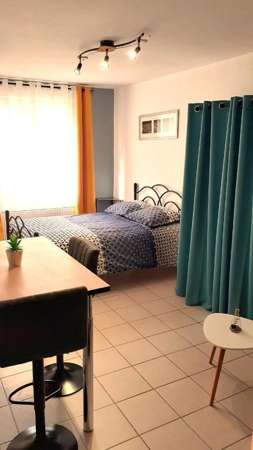 Charmant Studio En Plein Centre Avec Parking Saint-Omer  Esterno foto